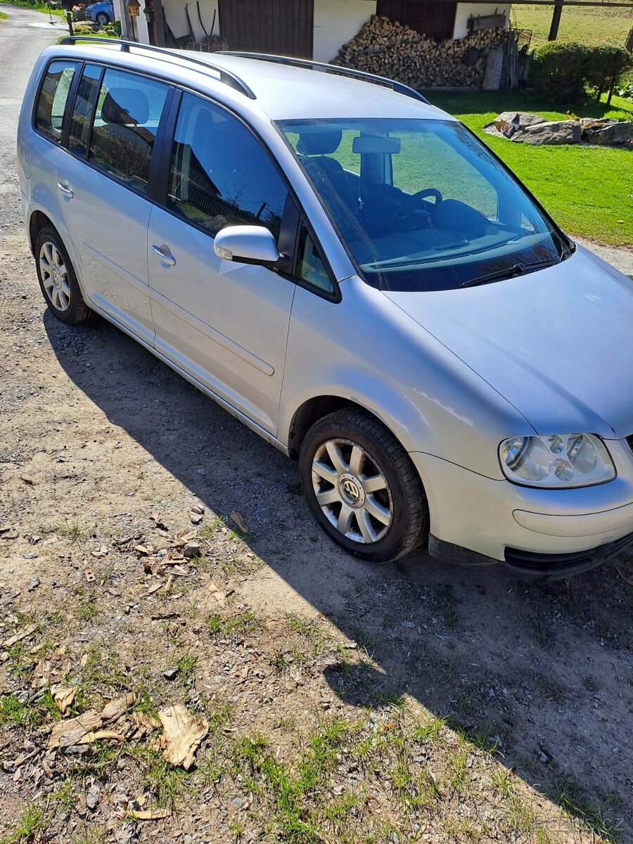 VW Touran automat - 2