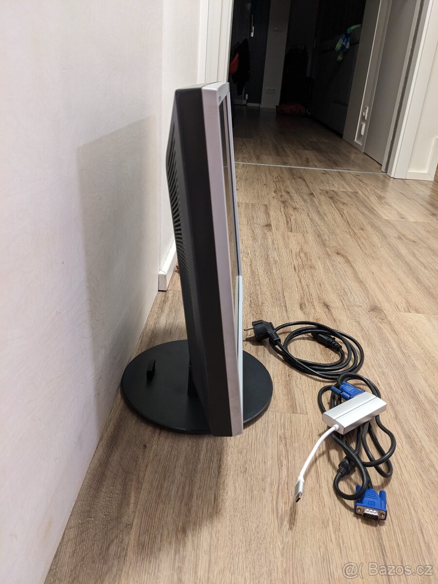 19" monitor LG - 2