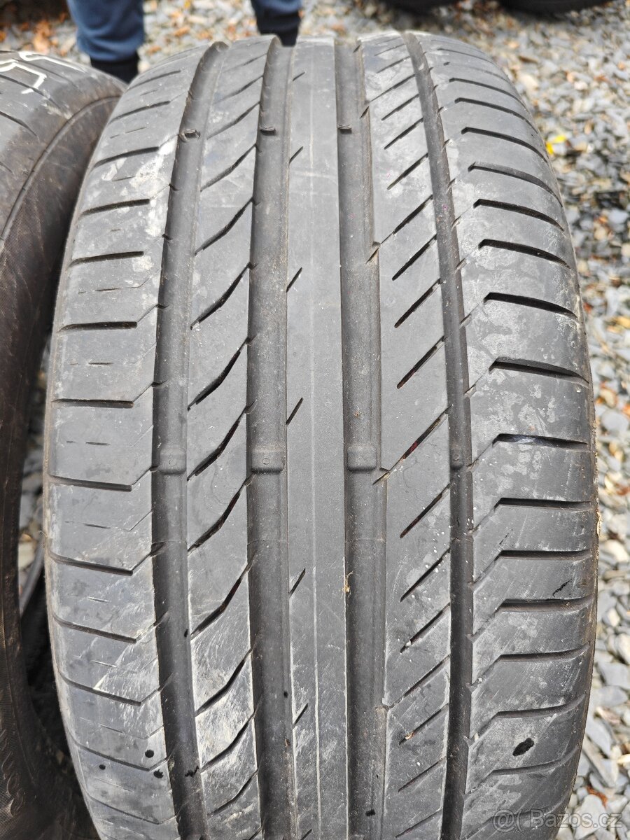 Continental 235/45 R18 - 2
