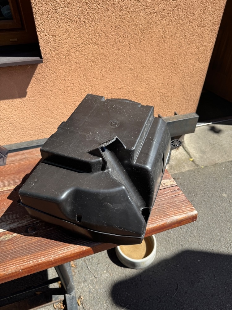 3V0 035 412 - Subwoofer škoda Superb 3 - 2