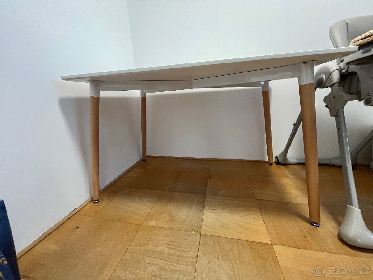 Jidelni stul scandi styl - 2