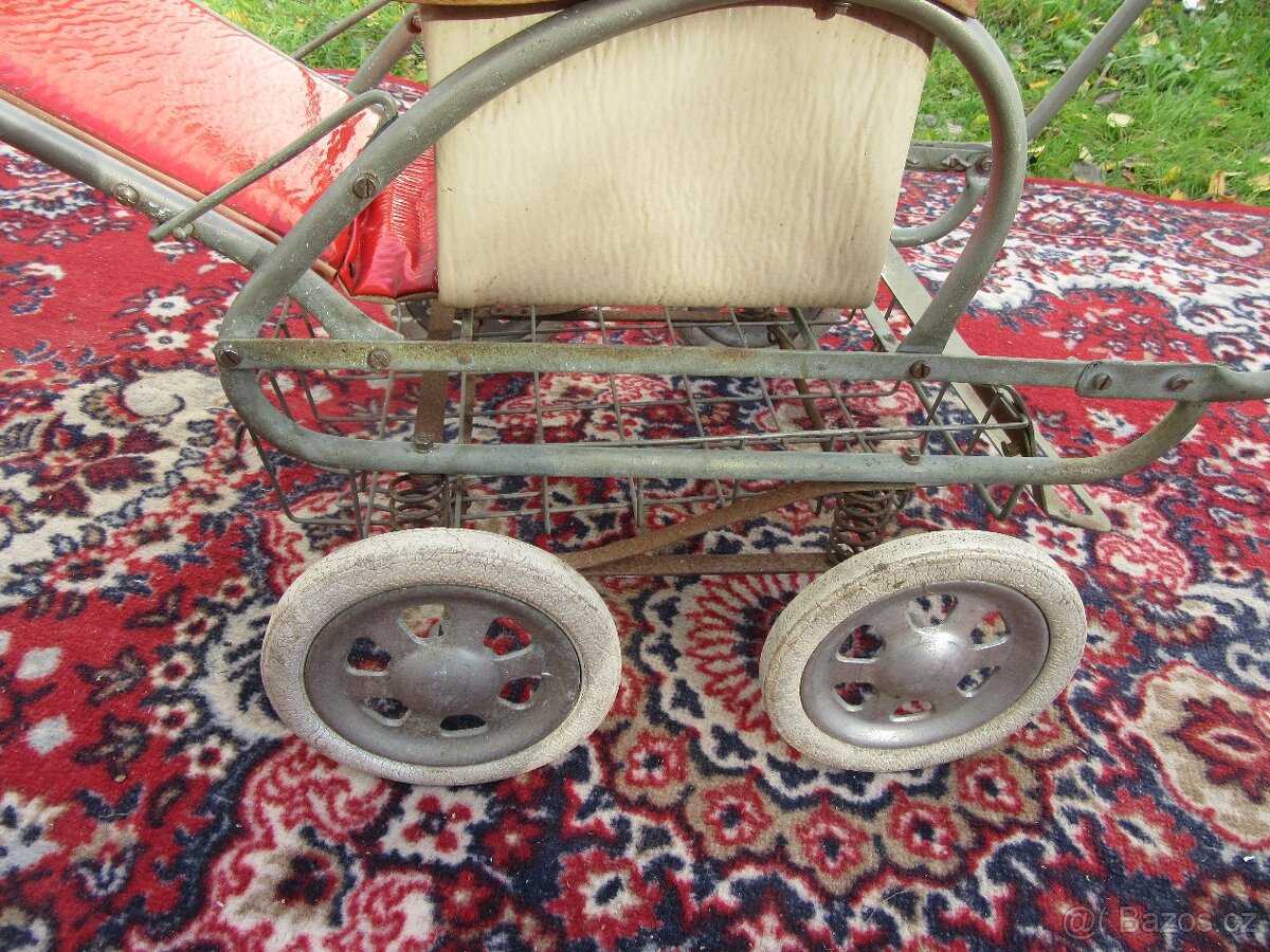 Nabízím historický kočárek pro panenky. Původní stav. Jen c - 2