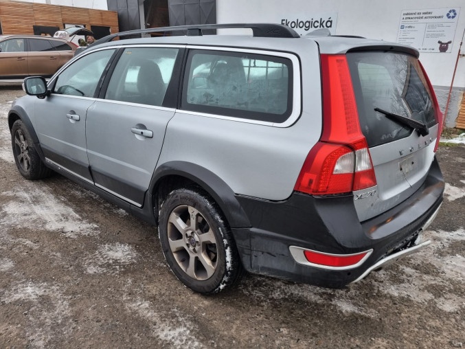 Volvo XC70III D5 151kw - Náhradní díly - 2