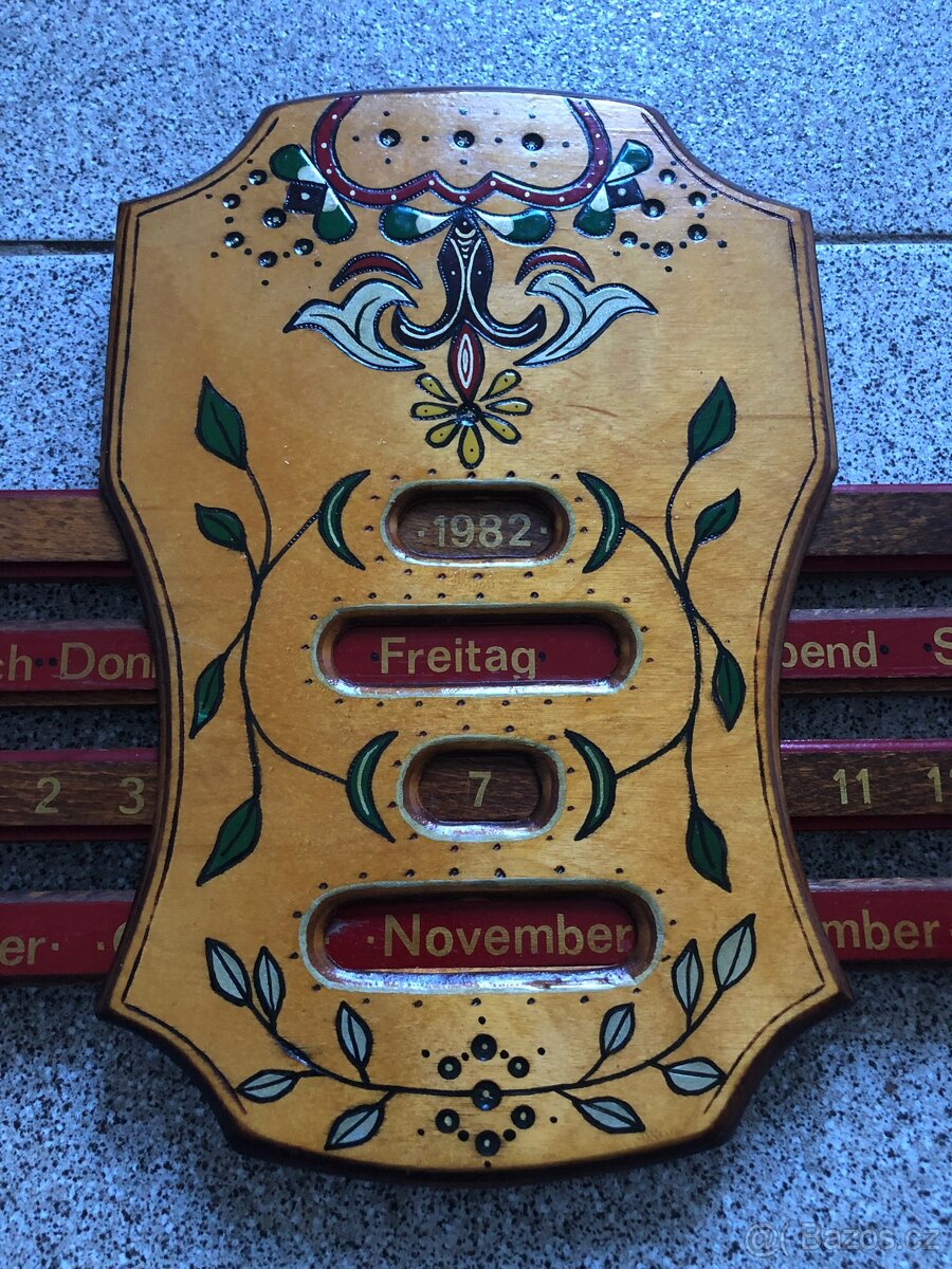 Dřevěný starožitný kalendář na zeď.1981-1983. - 2