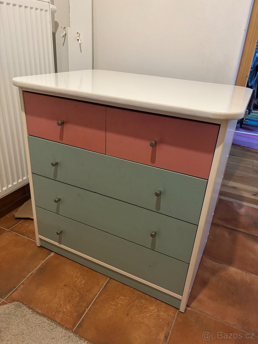 přebalovací pult se skříňkou - 2