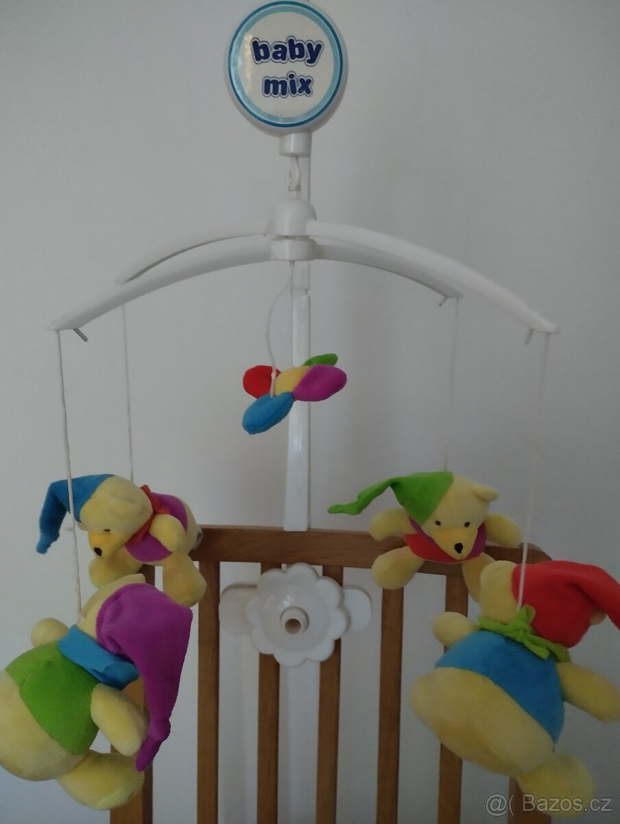 Kolotoč nad postýlku - 2