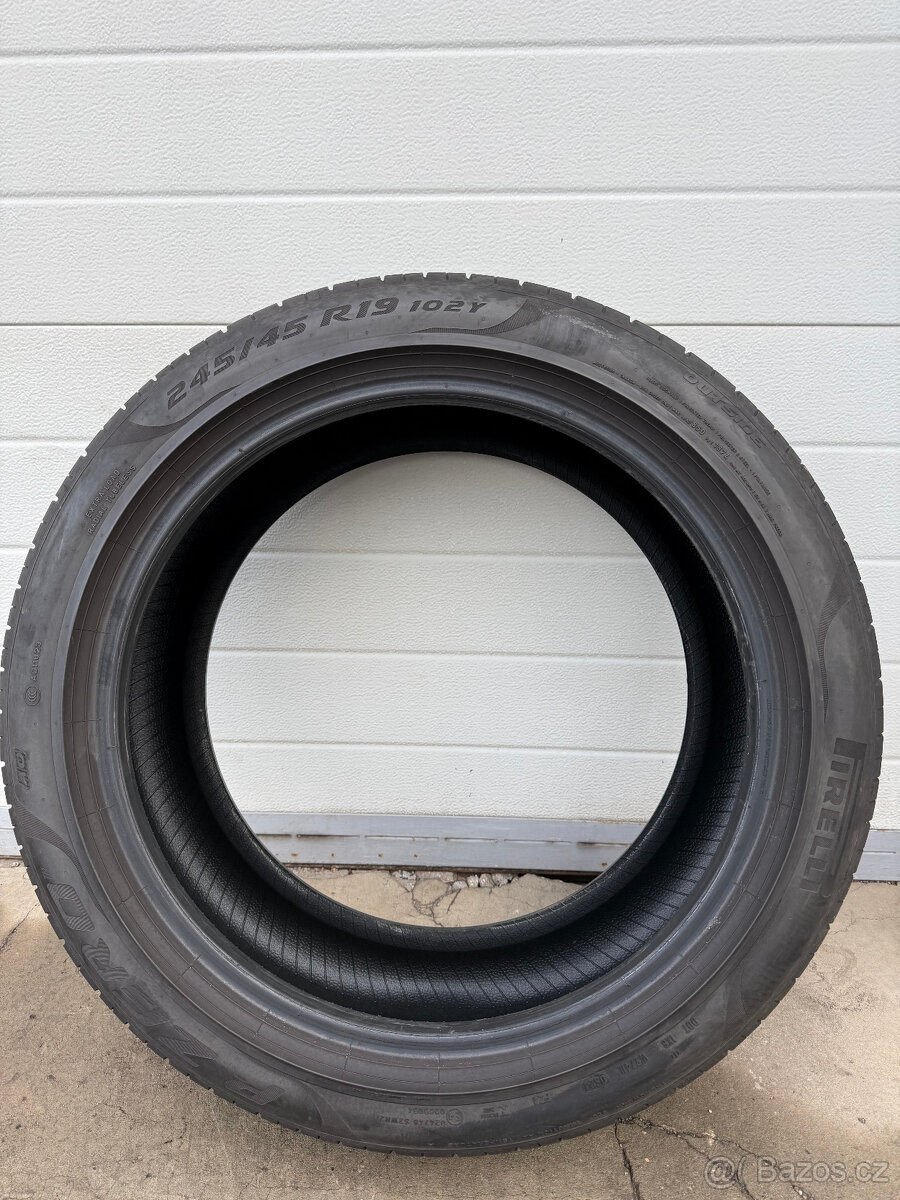 Letní pneu Pirelli 245/45R19 - 2