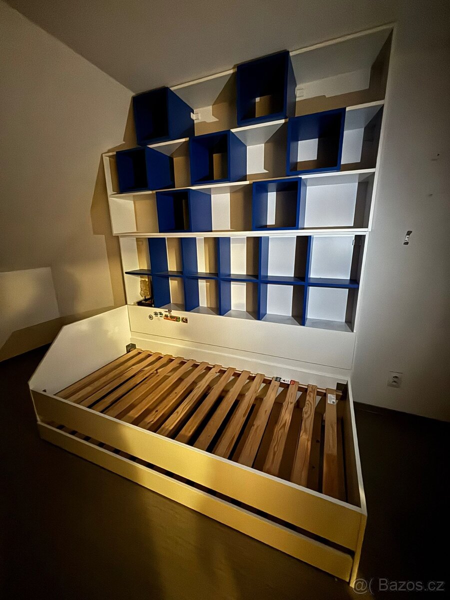 Postel s peřiňákem a policí - 2