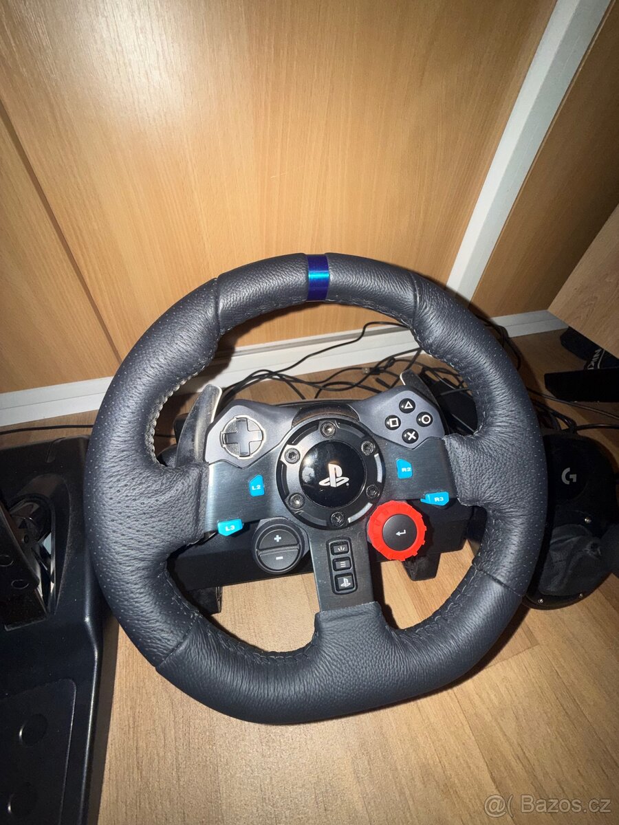 Logitech g29 s pedály a řadící pákou - 2