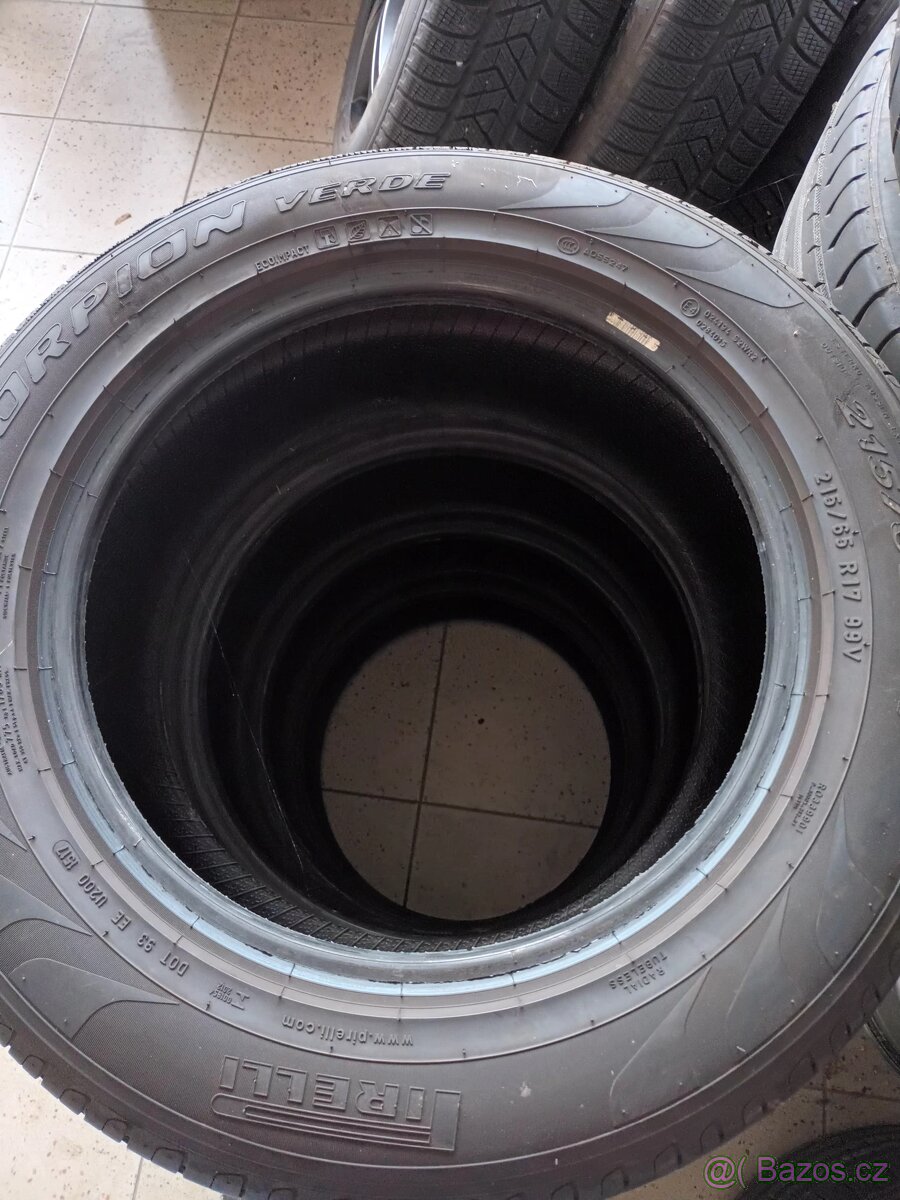 Pneu pirelli 215/65 r17 - 2