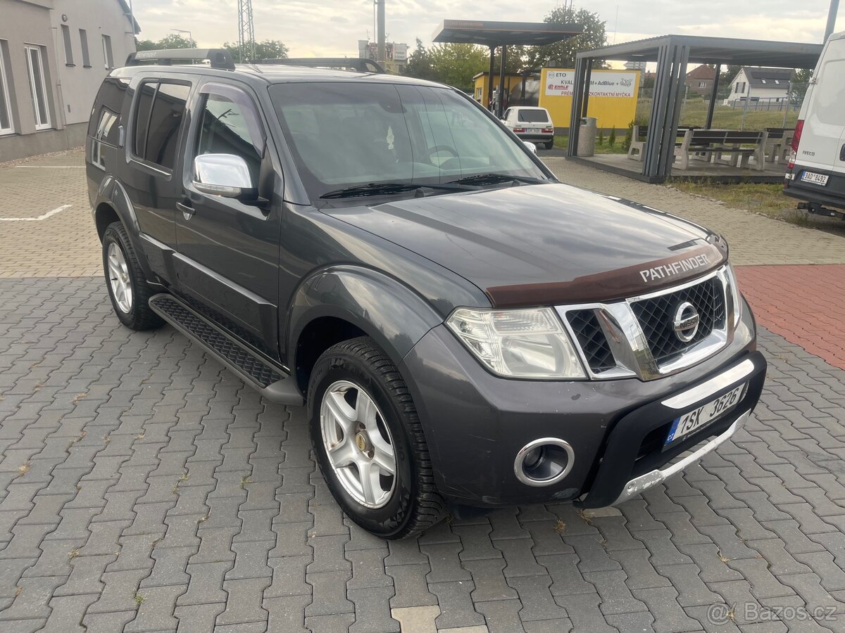 Nissan Pathfinder - 2