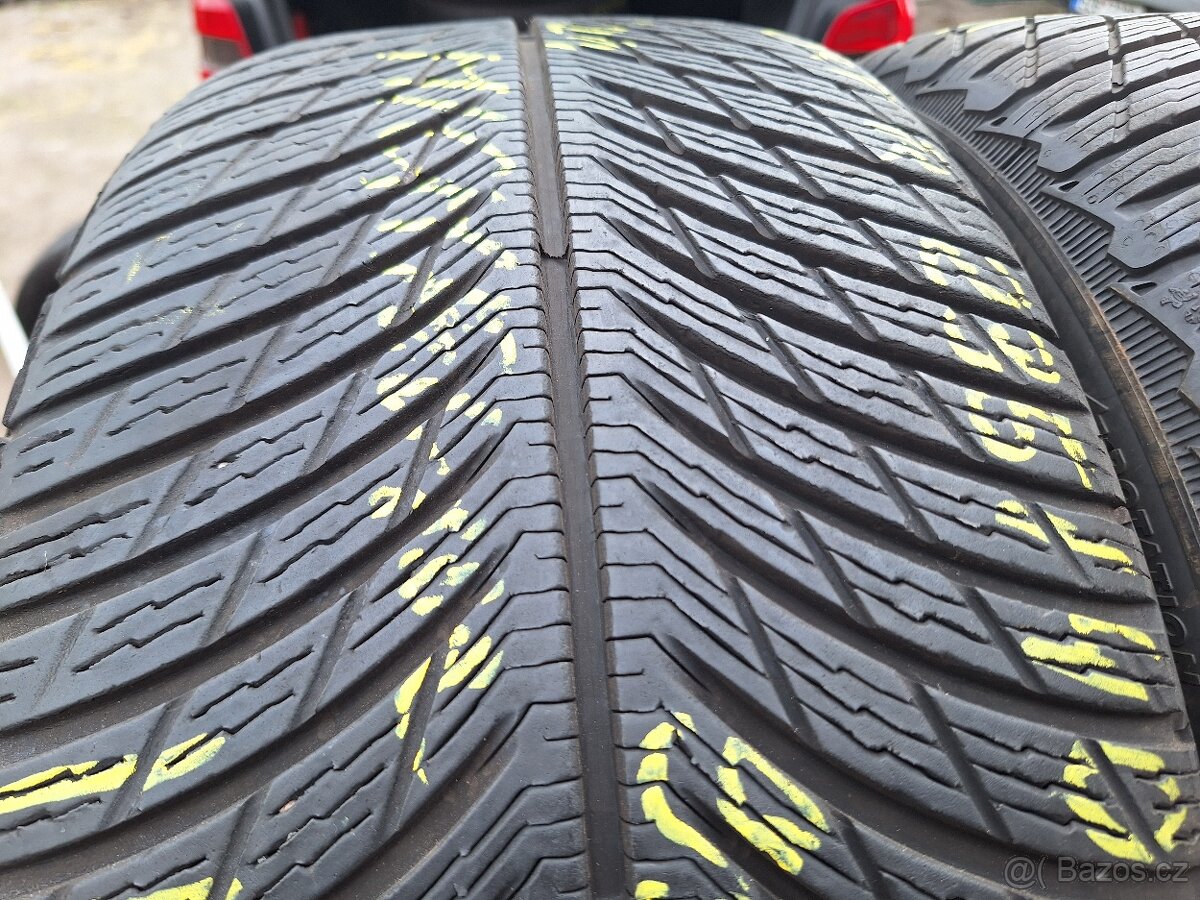 Prodám zimní pneu 235/40/18 Michelin - 2