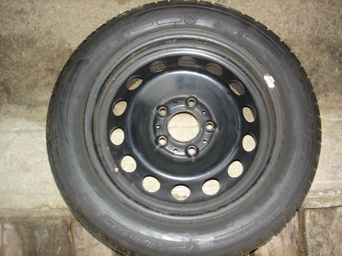 4x 16" obutá zimní kola na BMW. - 2