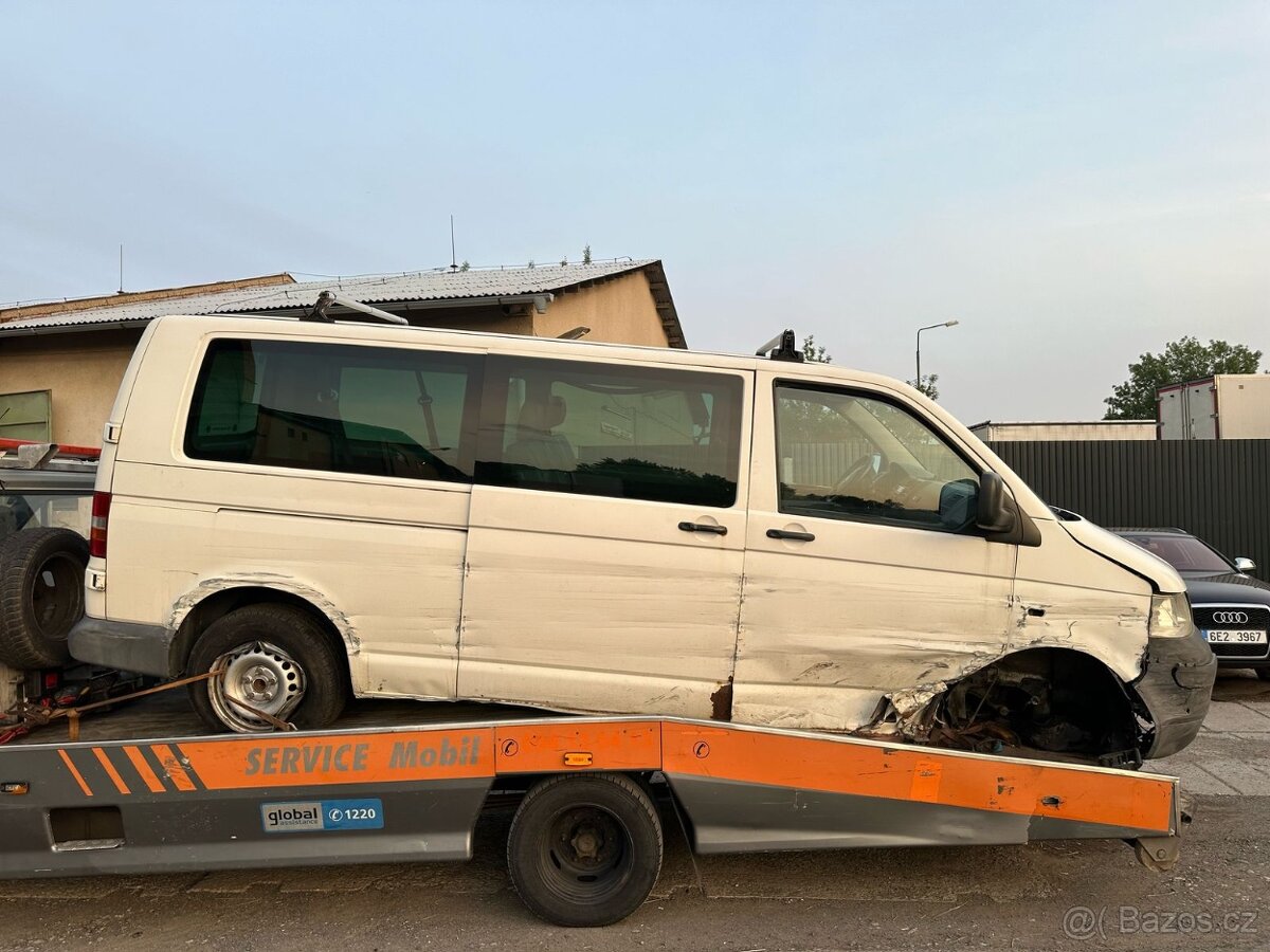 VW Transporter T5 7H 2.5TDI 96KW BNZ KPE L902 r.v. 2009 - 2