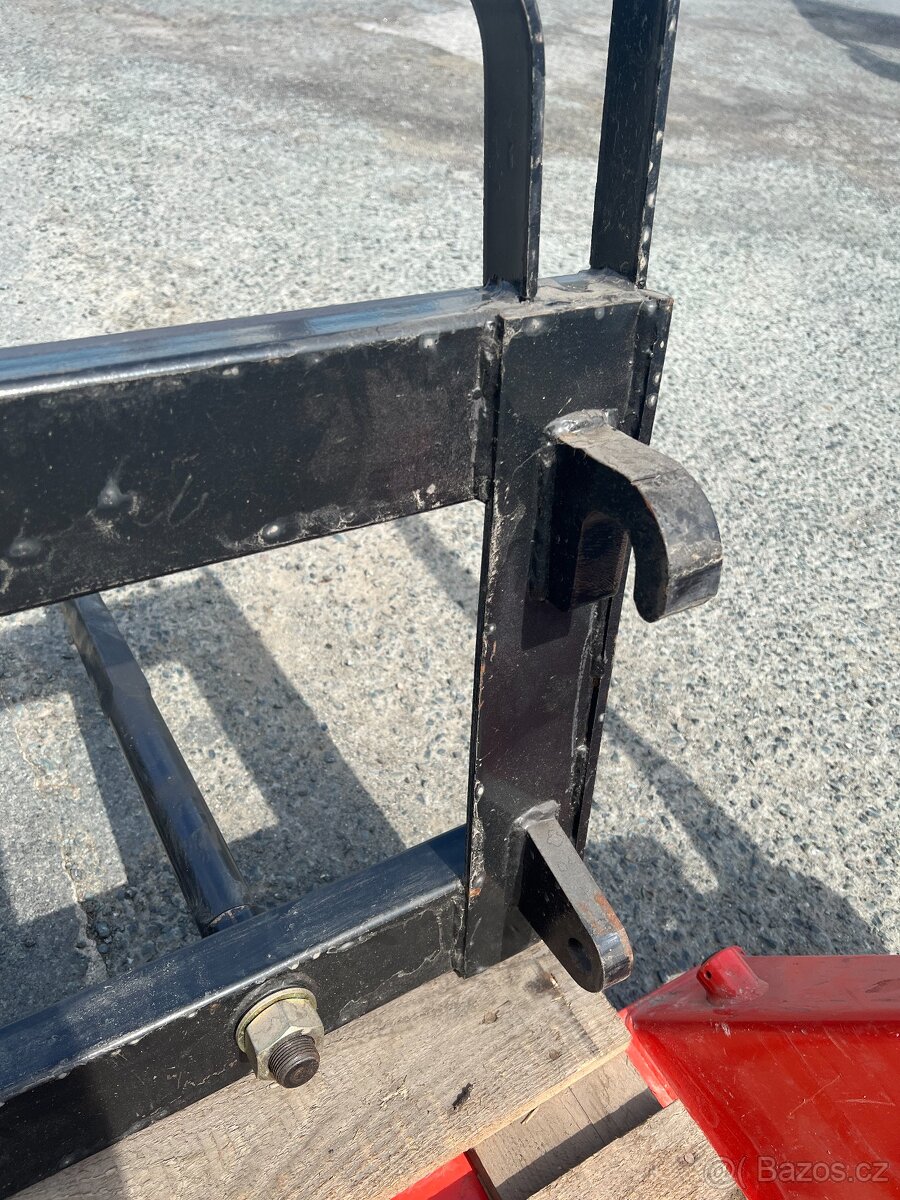 Vidle na balíky sena a slámy HHJM204E-244E - 2