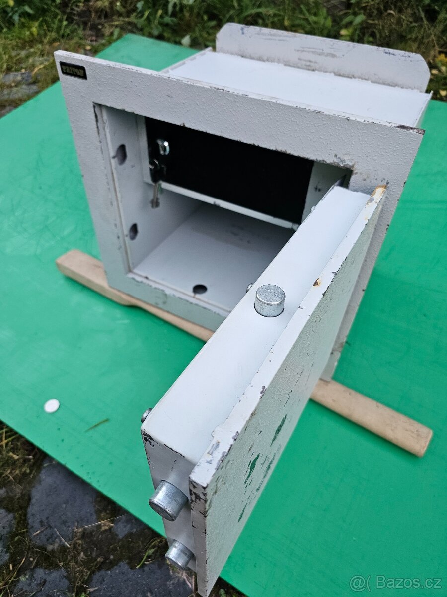 TREZOR NA ZAZDĚNÍ DO ZDI, PODLAHY - 2