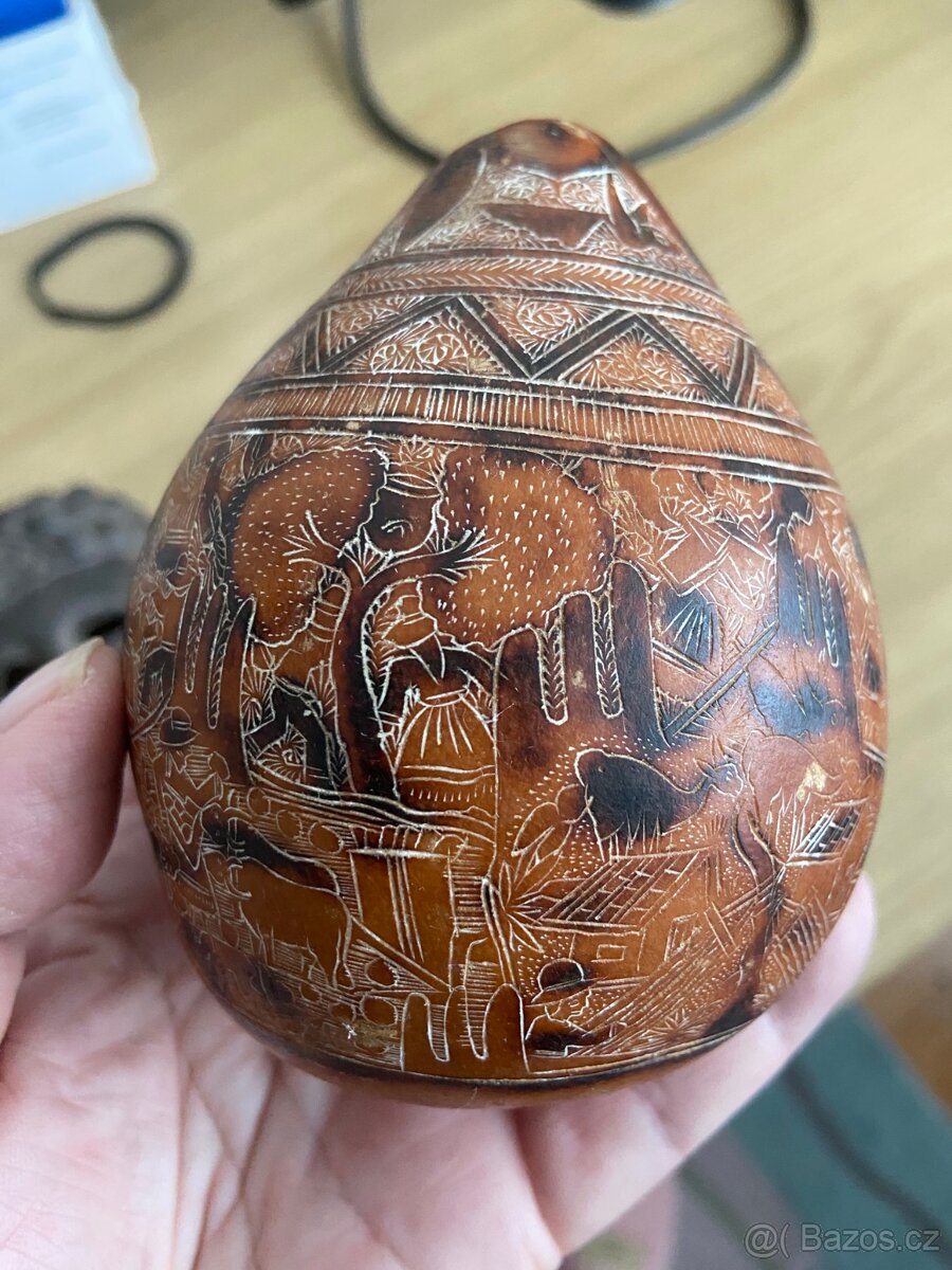 Prodam 2 masky na zed a,skrinku a vyryvany suseny plod. - 2