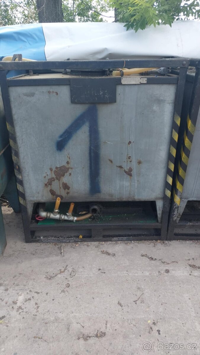 Plechové nádrže na naftu 2140l s čerpadlem - 2