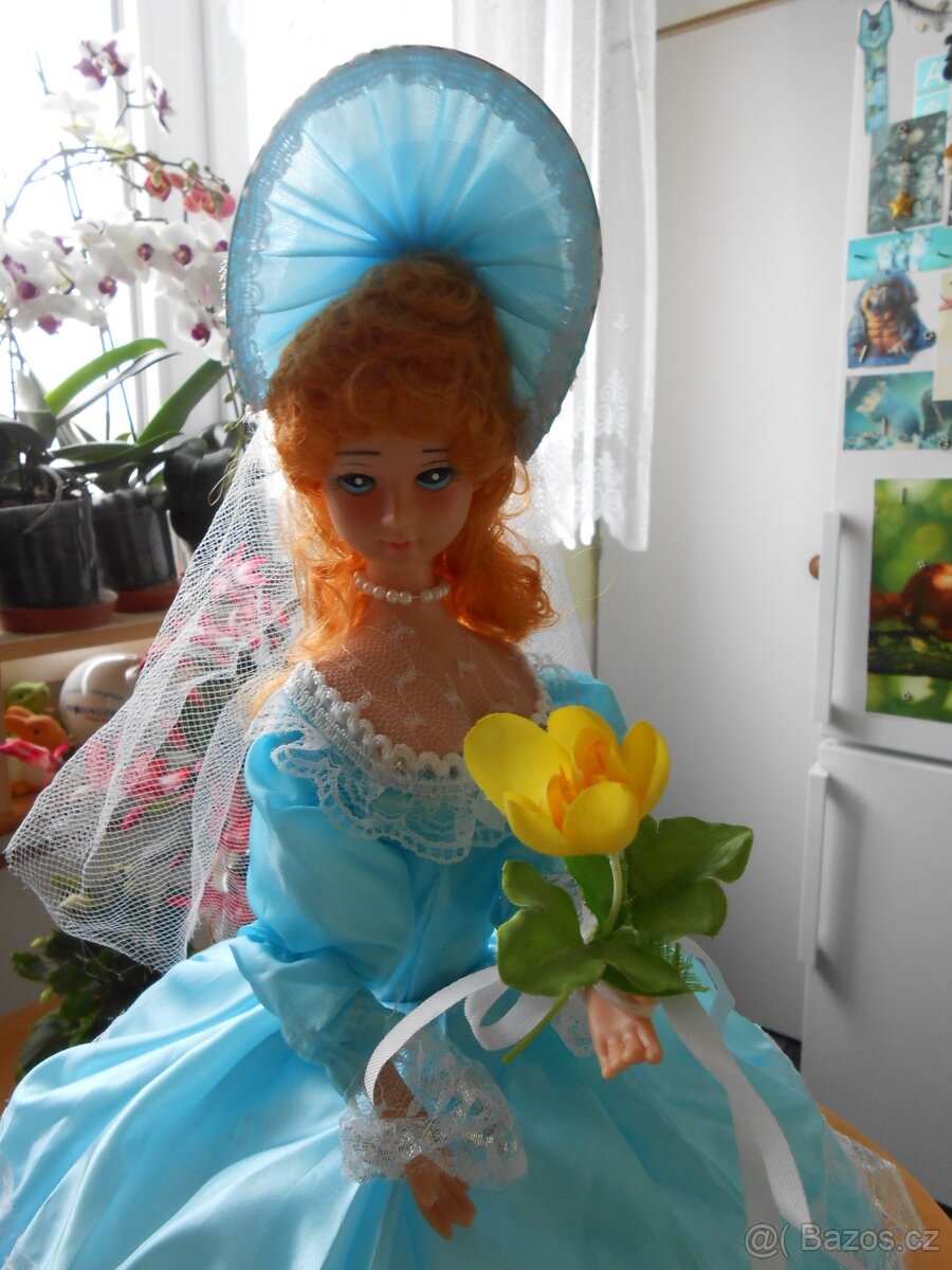 Hrací a točící se panenka vysoká 64cm - málo použitá - 2