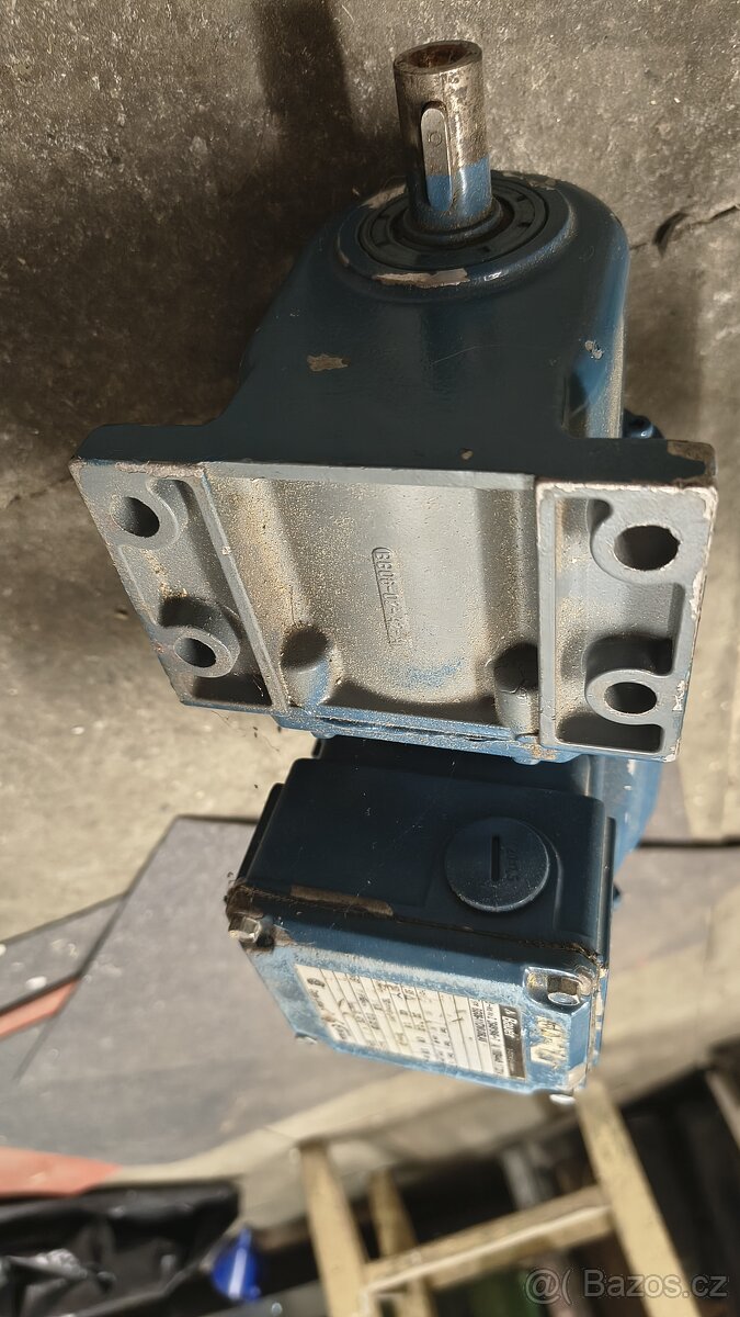 Elektromotor Bauer s převodovkou - 2