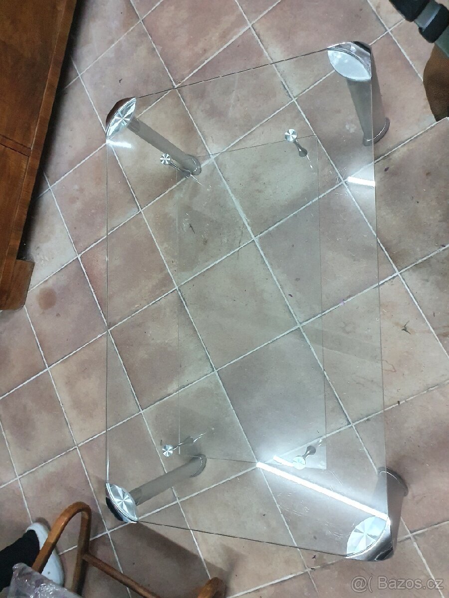 Skleneny konferencni stolek, stul k tv - 2