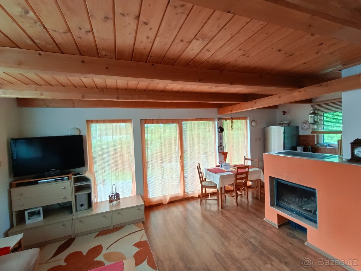 Pronájem chaty k celoročnímu bydlení v Doudlebech. - 2
