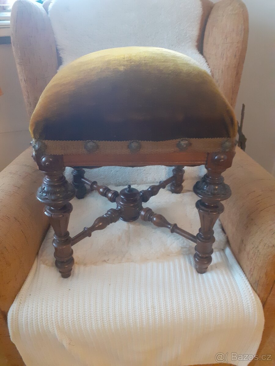 Taburet starožitný - 2