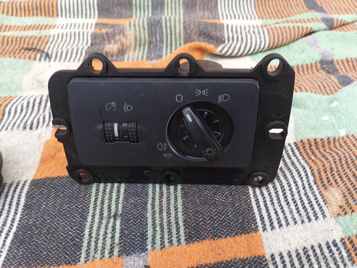 Prodám přepínač světel Fabia 1 - 2