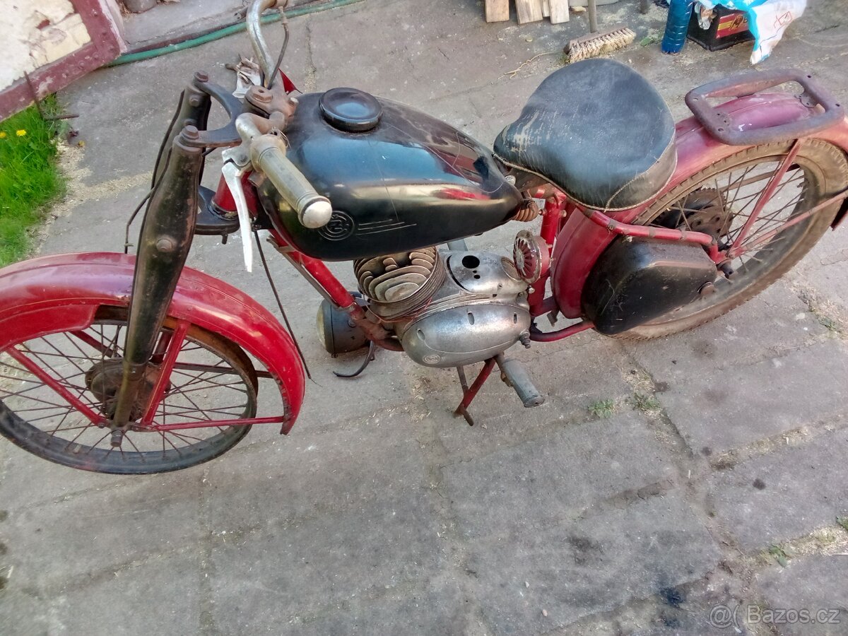 Čz 150 neodperovany zadek. - 2