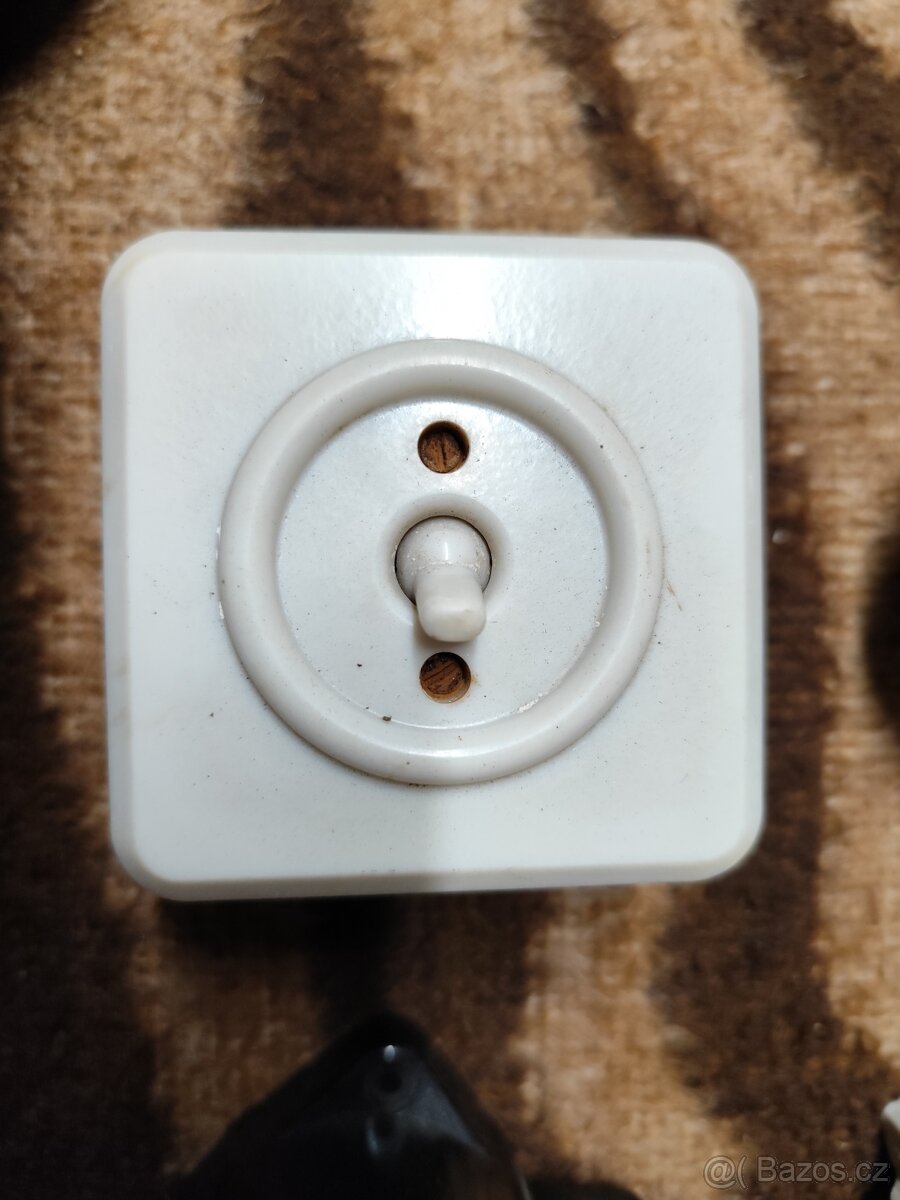 Staré vypínače 220v - 2