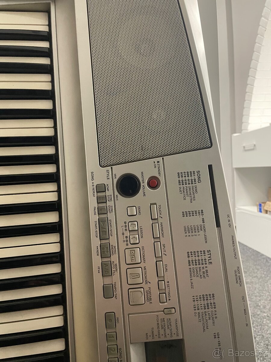 Klávesy Yamaha DGX-300 - 2