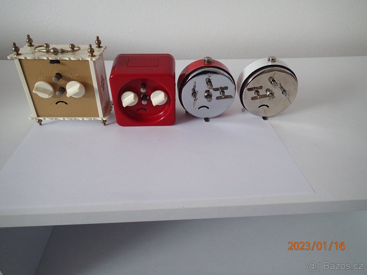 4x mechanický budík - 2