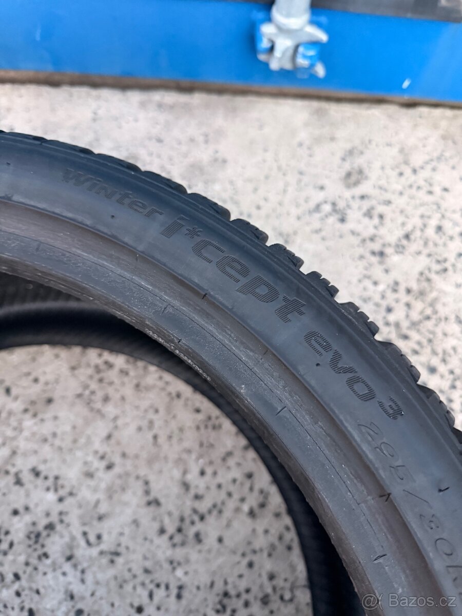 Zimní pneu Hankook 295/30R20 - 2