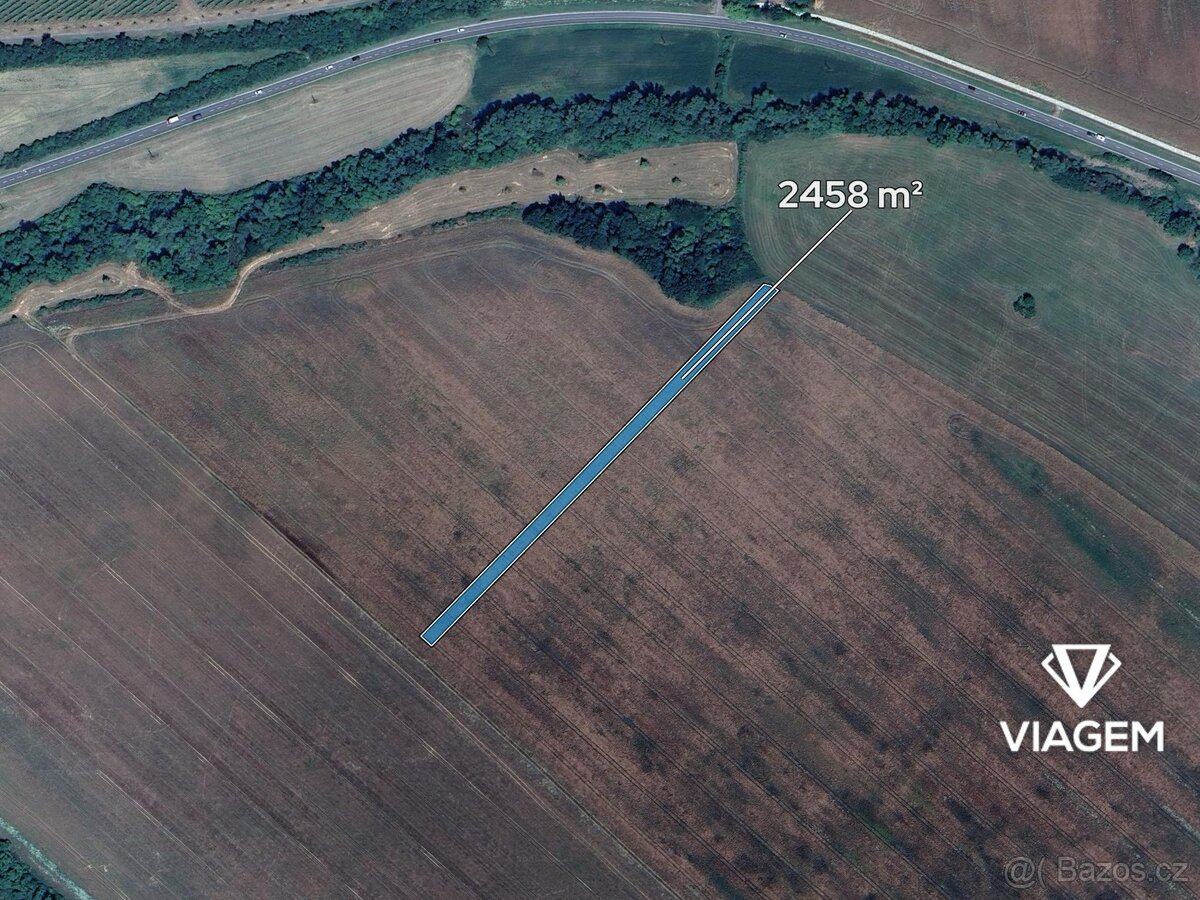 Pole 2 458 m² - 2
