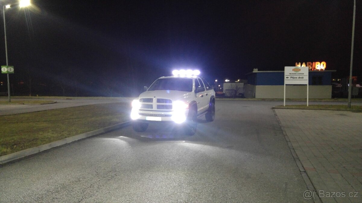 Dodge ram 1500 lifted mnoho úprav LPG  6ti místná kabina