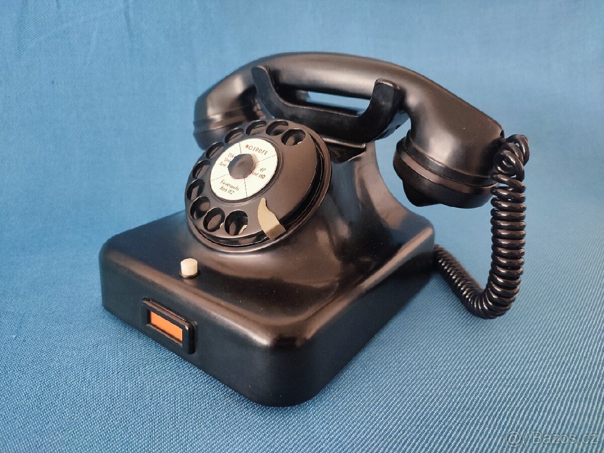STAROŽITNÝ BAKELITOVY TELEFON značky RFT. - 2