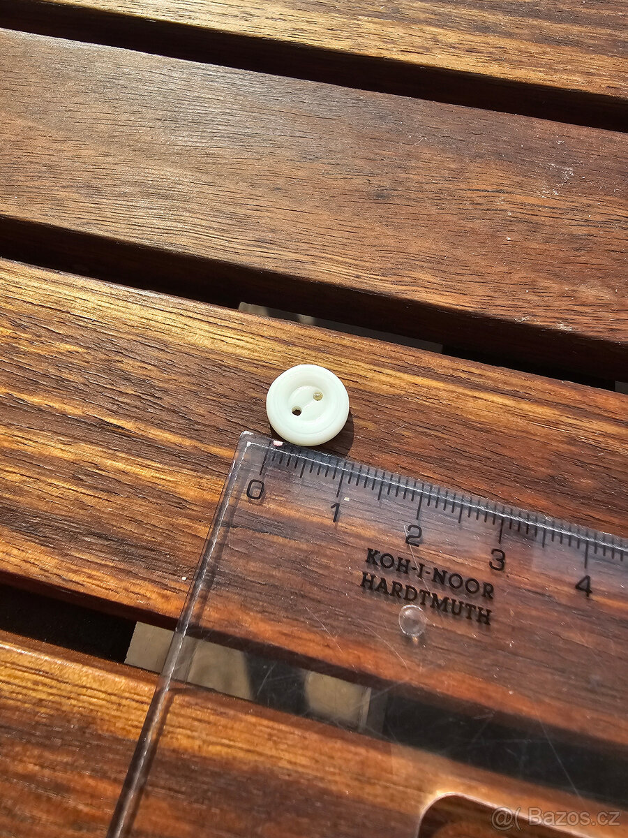 Bílé skleněné knoflíky - 2