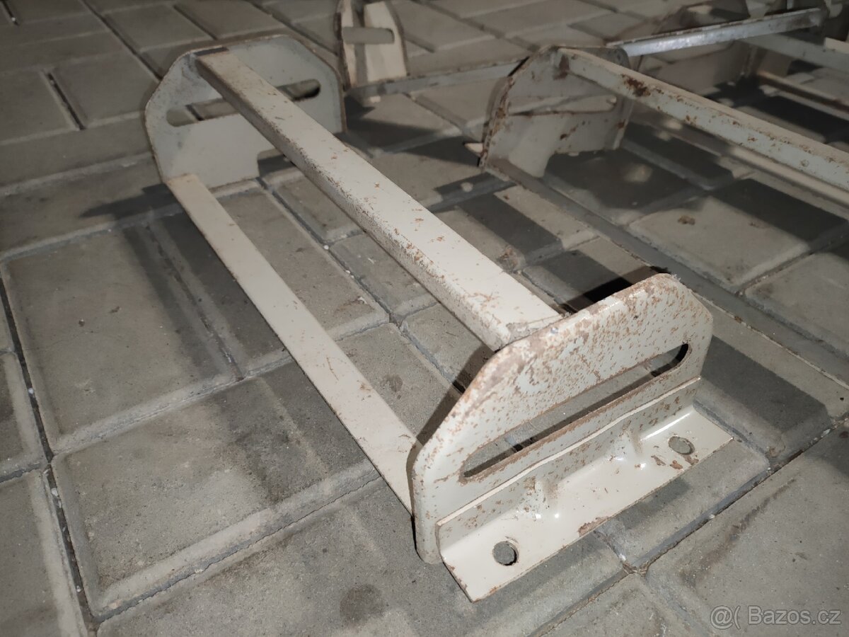 Prodám držáky sedačky sanitní Škoda 1203 - 2