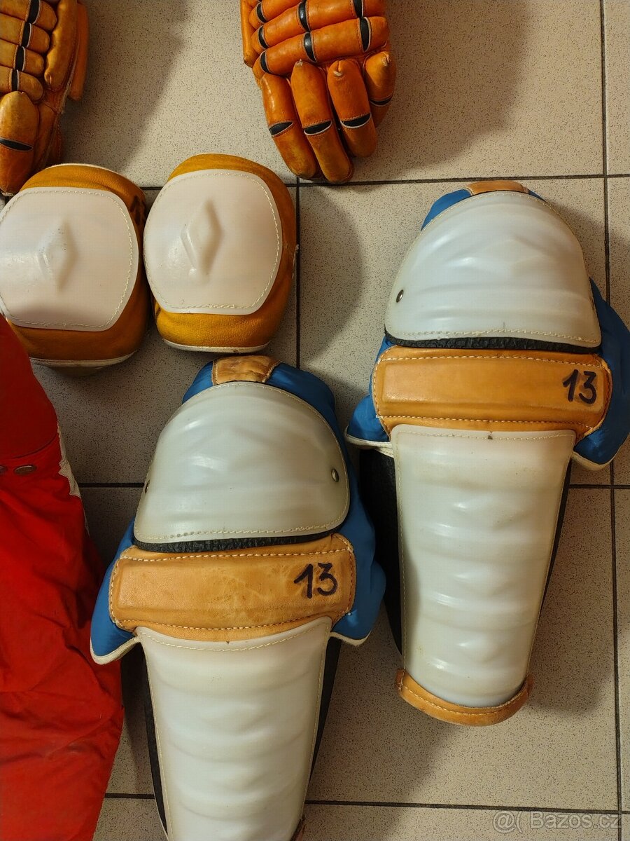 Retro hokejová výstroj - 2