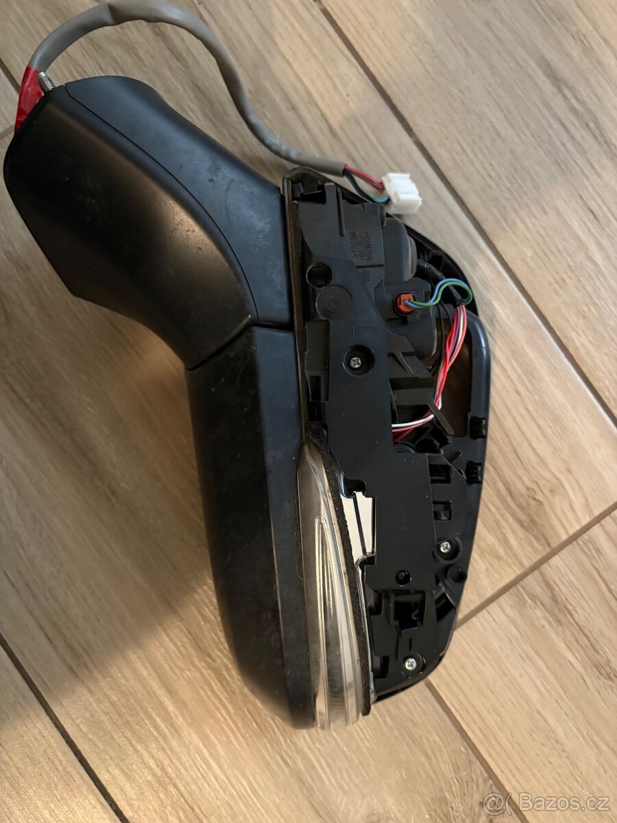 Pravé zrcátko Toyota rav4 - 2