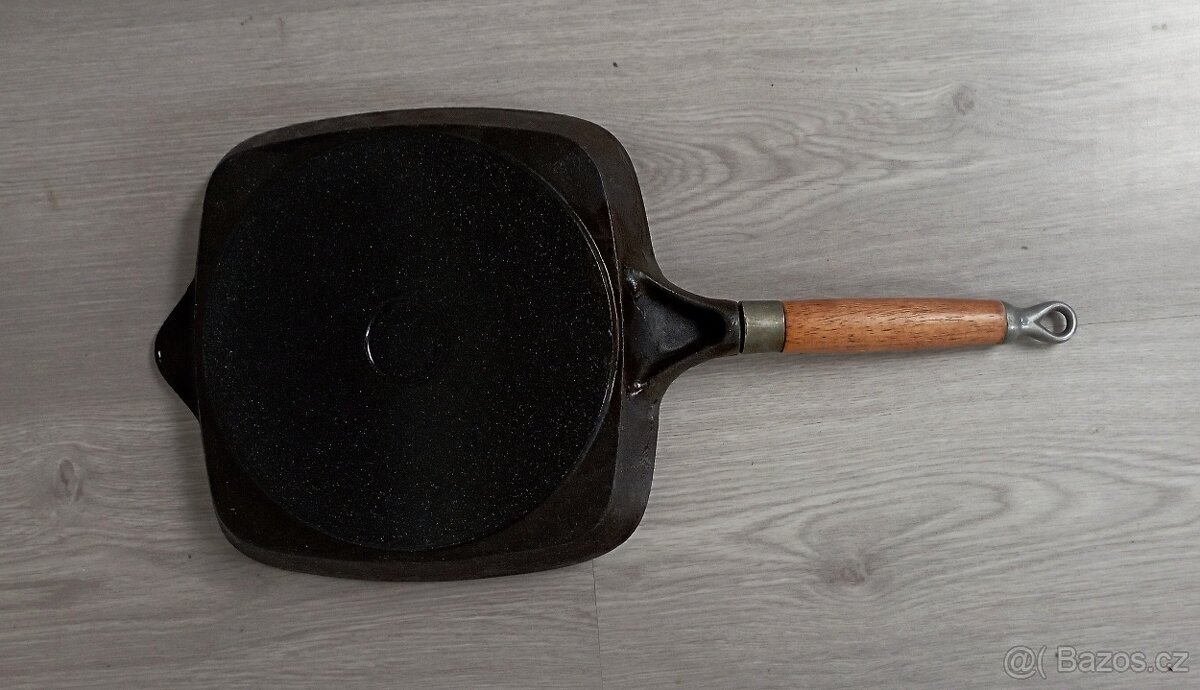 Dvě těžké litinové pánve - 2