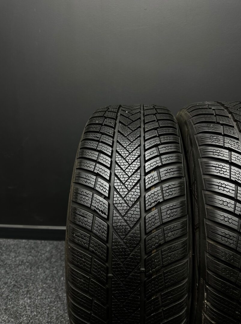 3ks pneu Vredestein 205/55/17 91H - 2