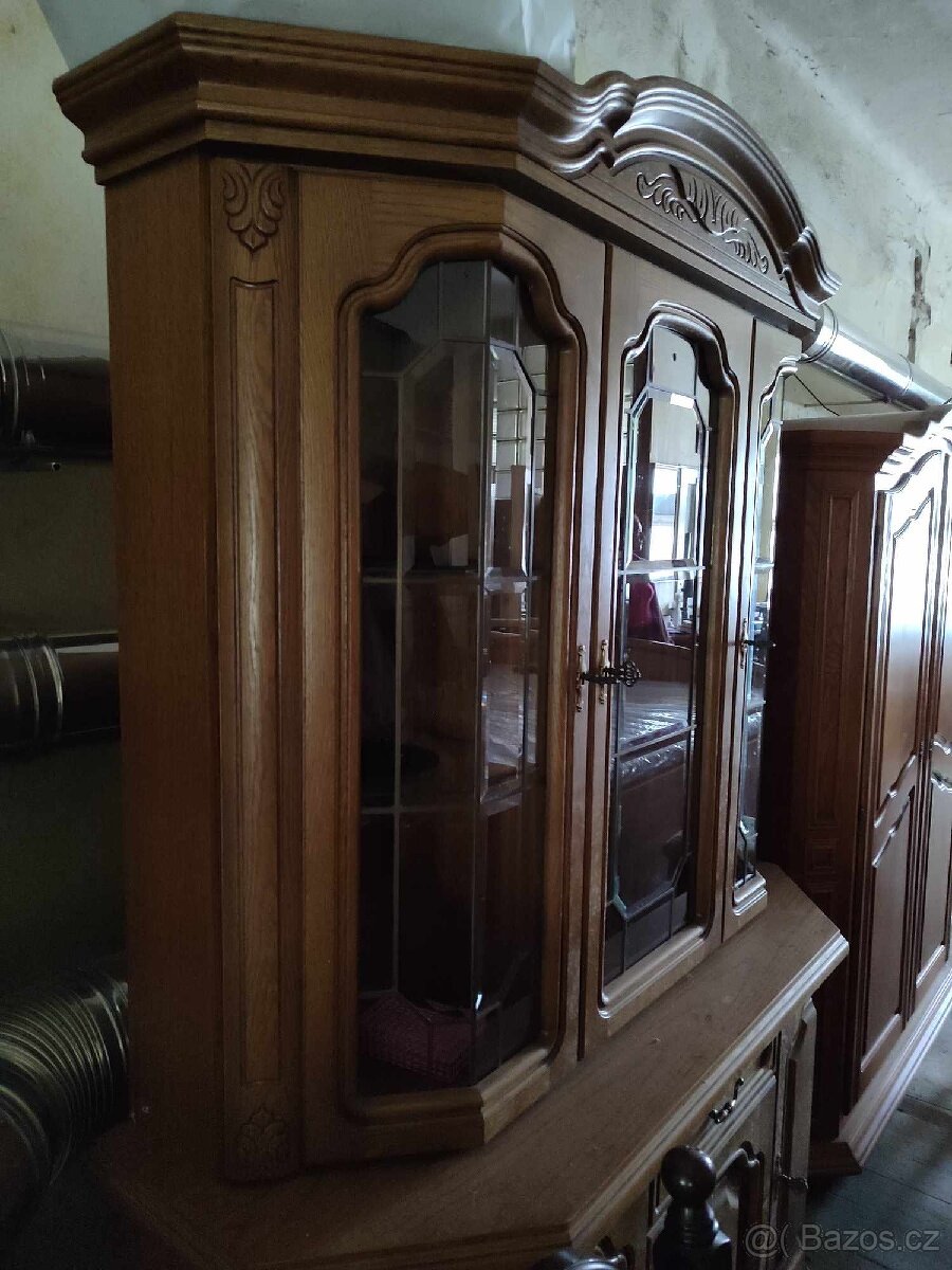 Krásná dřevěná vitrína nebo skleník skříň - 2