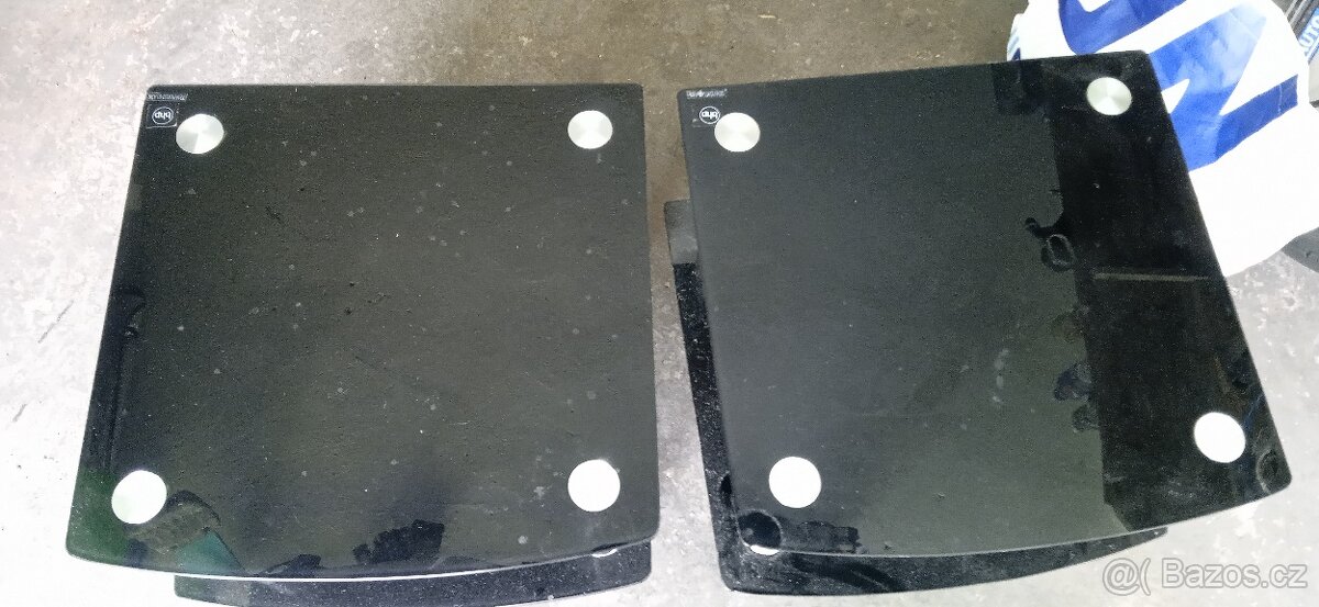 Prodám 2 skleněné stolky 100 za oba - 2