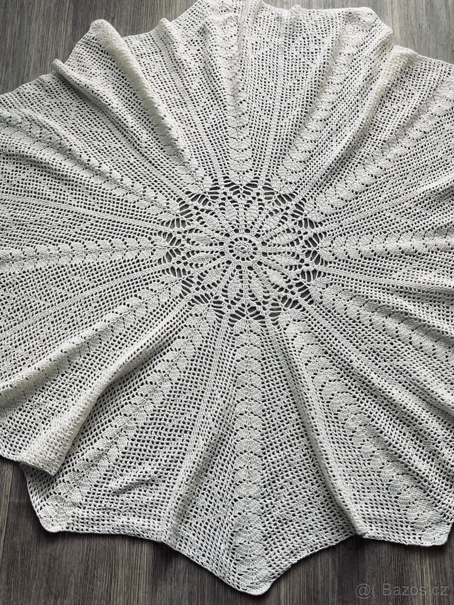 Háčkovaný, kulatý ubrus-retro - 2