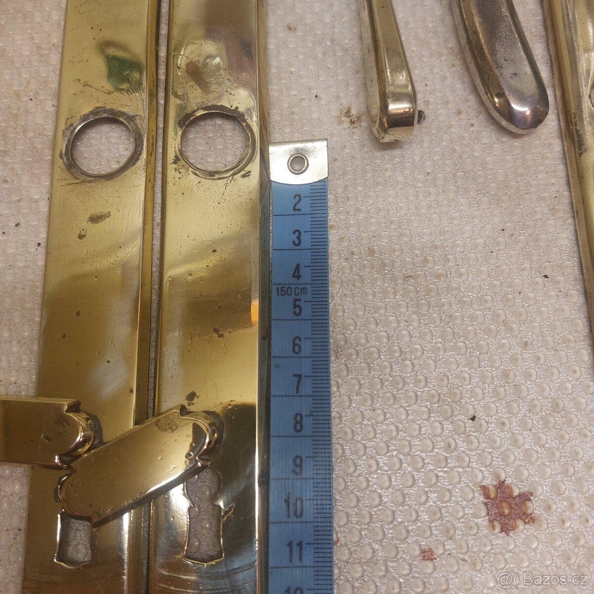 Mosazné kliky a štítky-dvě sady. - 2