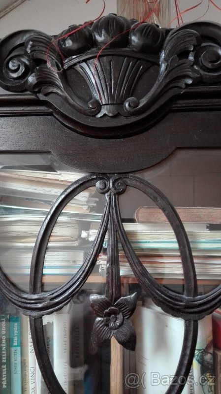 Starožitná dubová skříň - 2