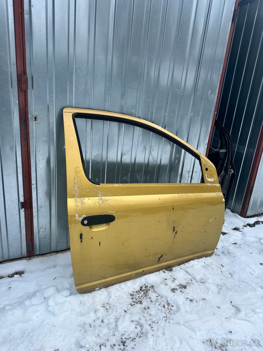 Predám náhradné diely Yaris 1998-2005 3D aj 5D - 2