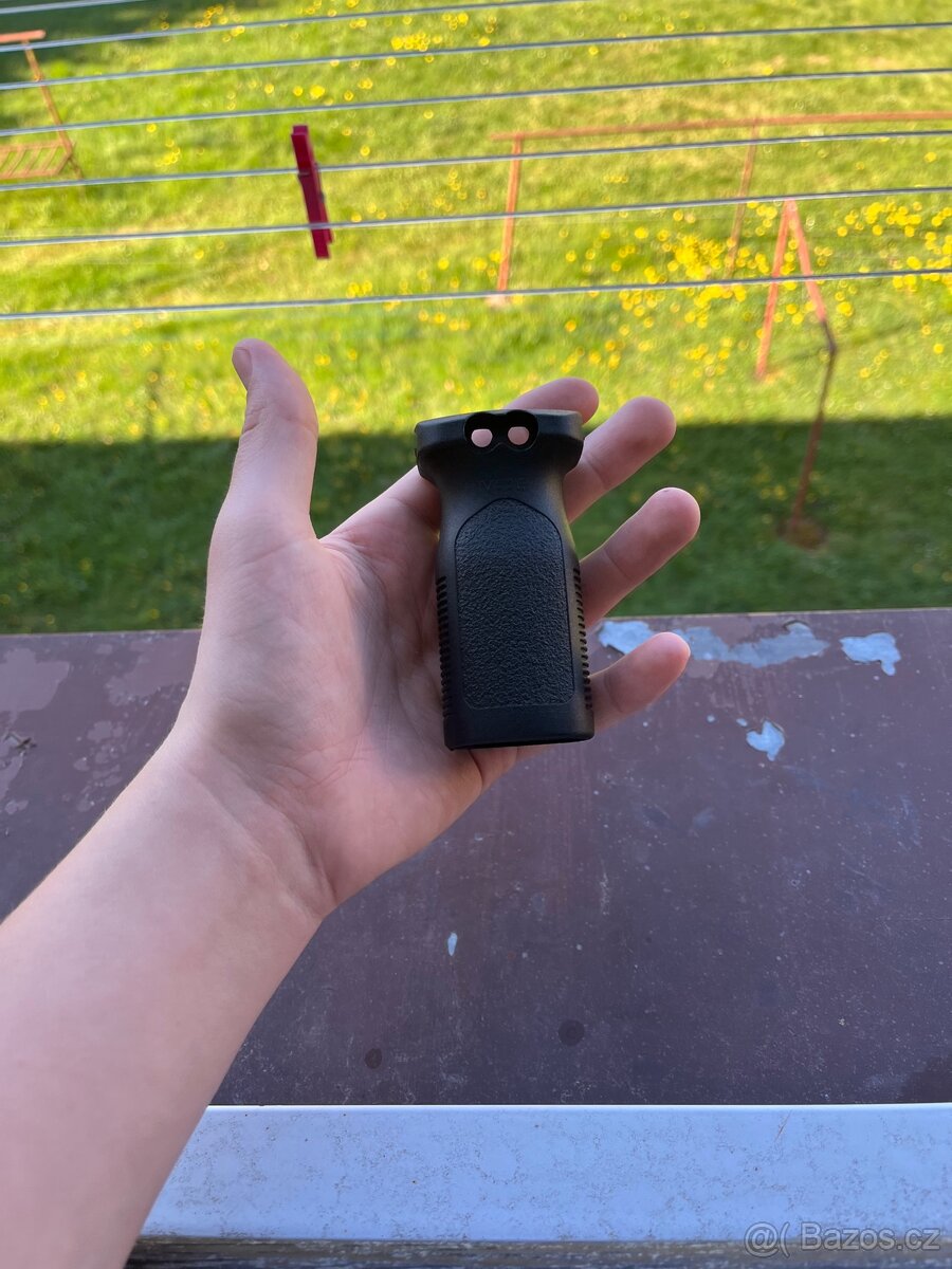Taktický vertikální airsoft grip - 2