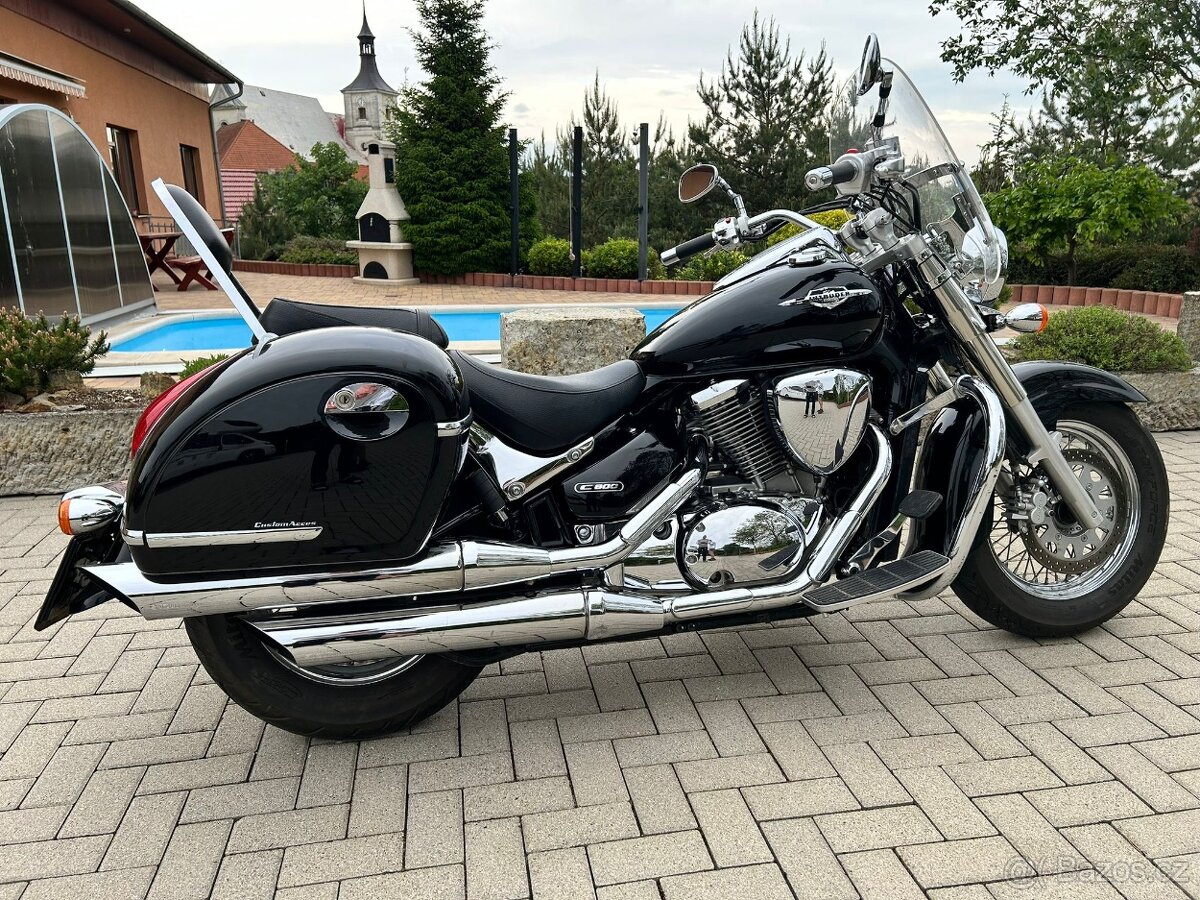 Suzuki Intruder - 2